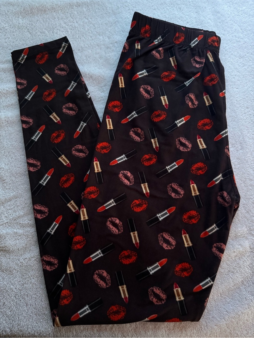 Women’s One Size Lipstick Print Leggings